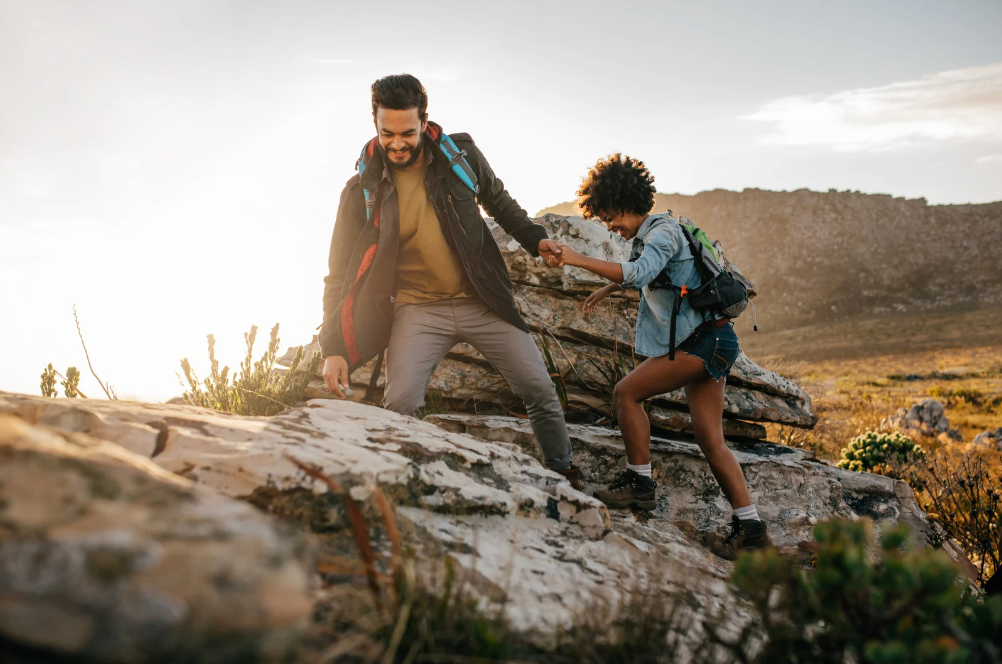 Abenteuerliche Outdoor-Dates für Paare: Klettern, Wandern und mehr 🥾🏔️❤️